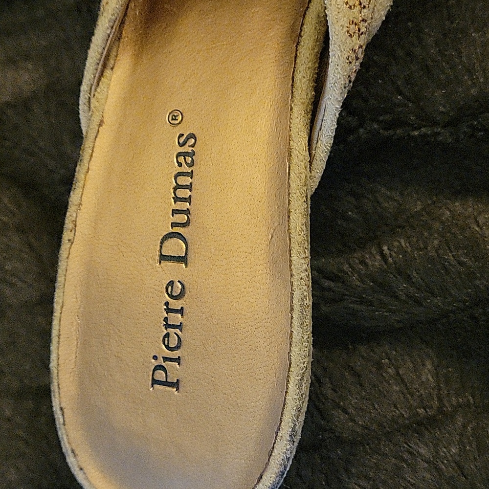Pierre Dumas Women's Tan Embroidered Mules - Picture 6 of 7